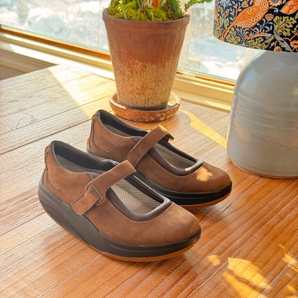 MBT Kaya Brown Nubuck Leather Mary Janes, Rocker Bottom, Like New Size 7.5